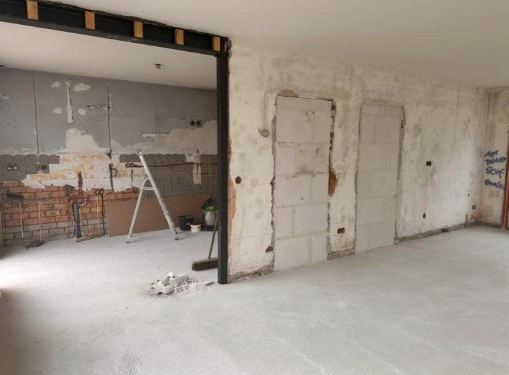 Doorbraak en oude deur dichtmaken