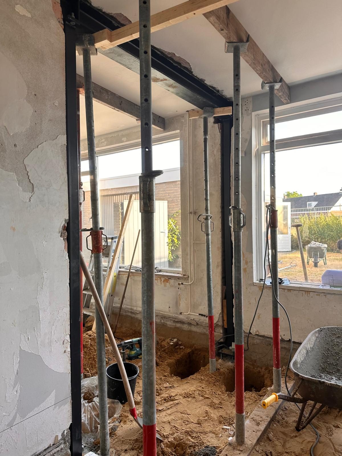 Doorbraak en oude deur dichtmaken