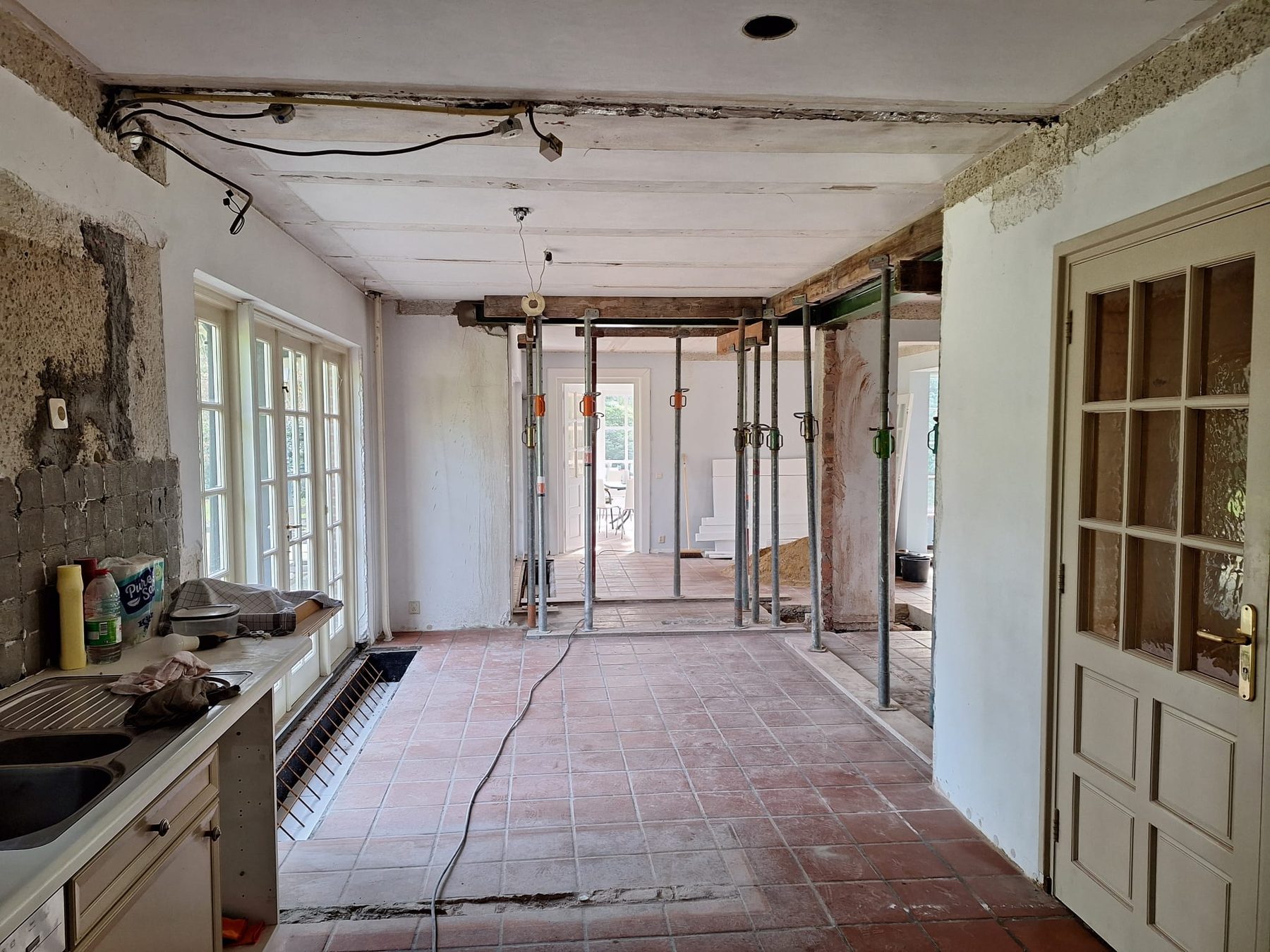Doorbraak met staalconstructie