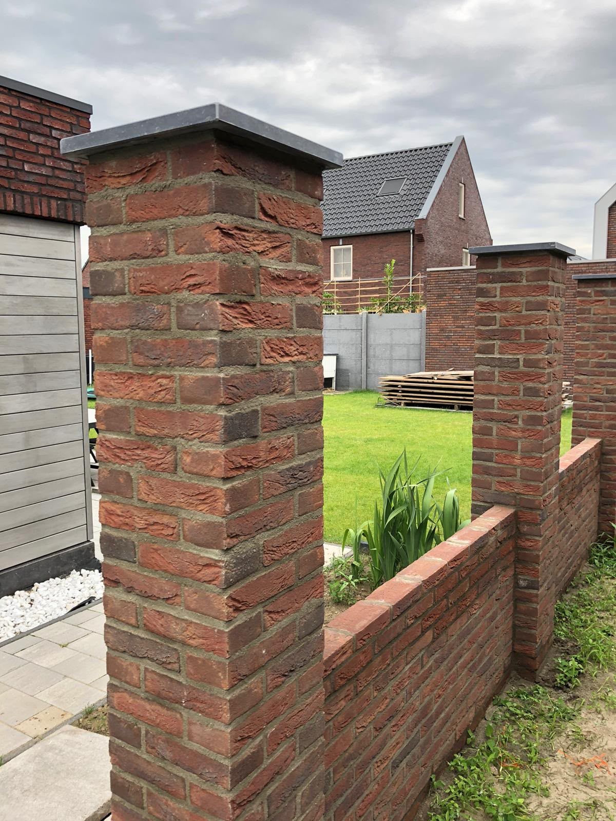 Tuinmuur in Budel